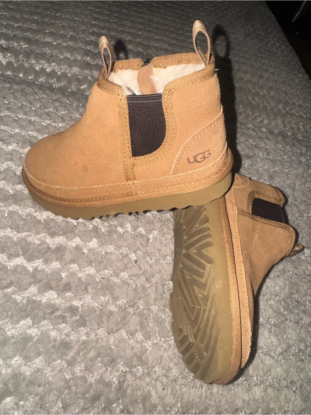 UGG Kids Chestnut Suede Fur-Lined Zip Booties